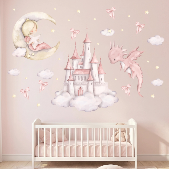 Adesivi murali per cameretta Princess Dreams con castello fiabesco rosa, luna e dettagli watercolor su parete bianca