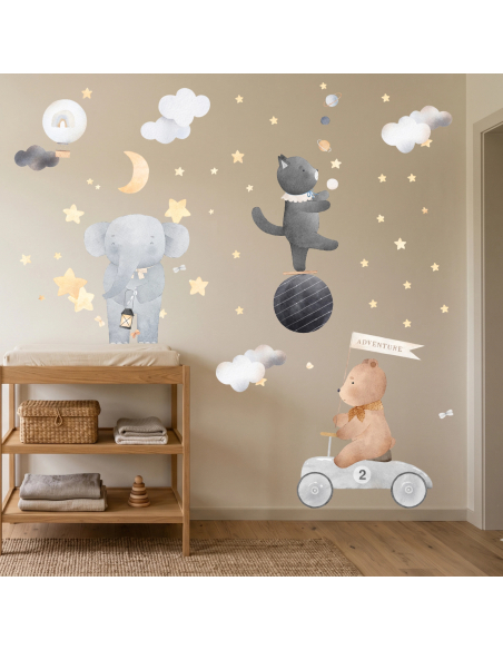 Adesivi murali Magic Circus con elefante, gattino equilibrista e orsetto decorano una cameretta moderna per bambini