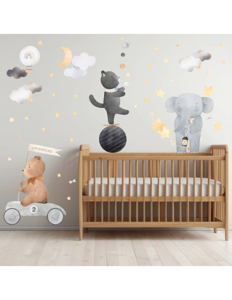 Adesivi murali Magic Circus con elefante, gattino equilibrista e orsetto decorano una cameretta moderna per bambini